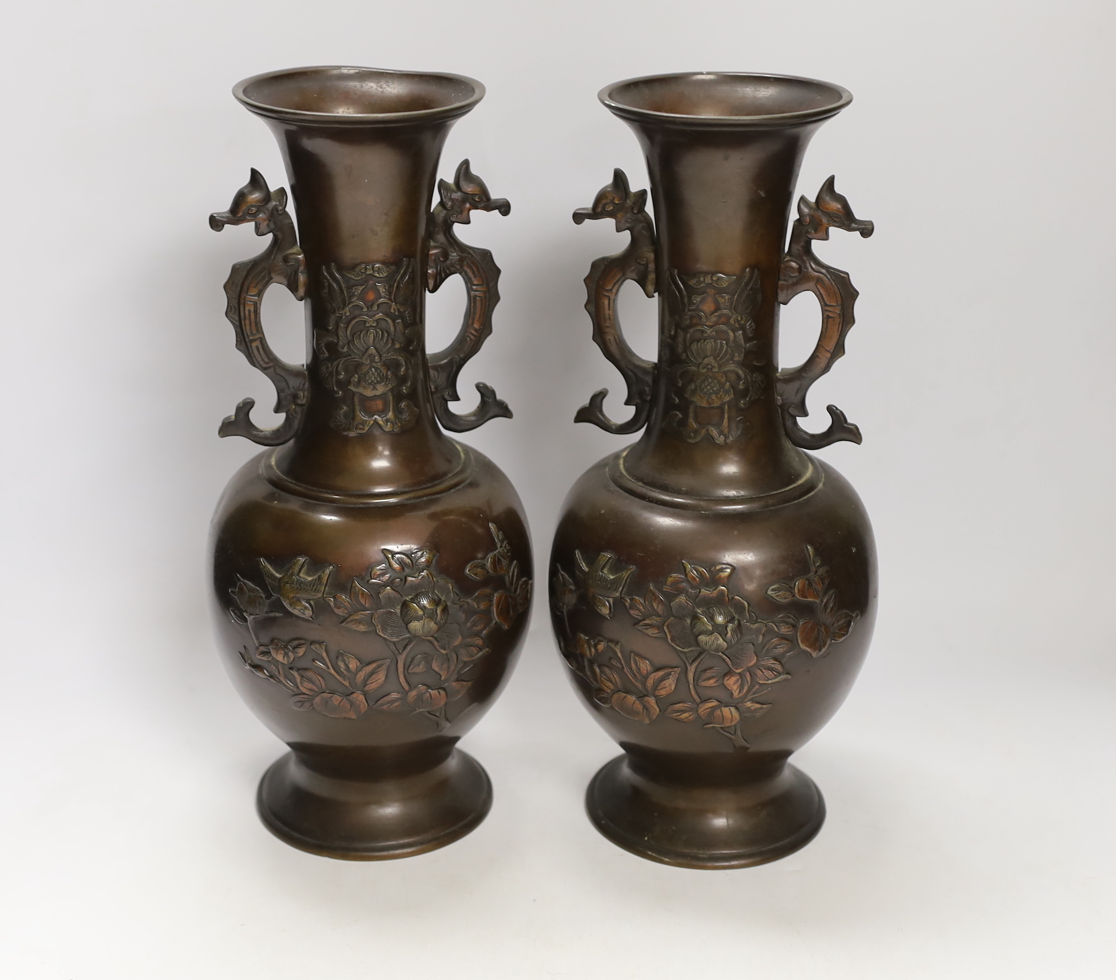 A pair of Japanese bronze vases, Meiji period, 31cm